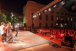 Festa Major de Sabadell 2016: Menjaflams, psicobloc, envelat i actuació de Kon Tacón. 